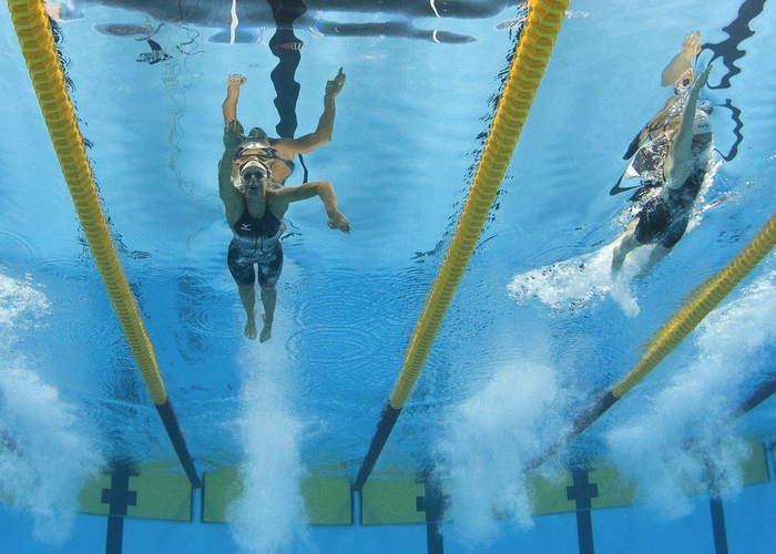 (L-R) Federica Pellegrini of Italy and Camille Muffat of France compete in the women's 400m Freestyle Final during the FINA Swimming World Championships in Shanghai, China on 24 July 2011. ANSA/PATRICK B. KRAEMER